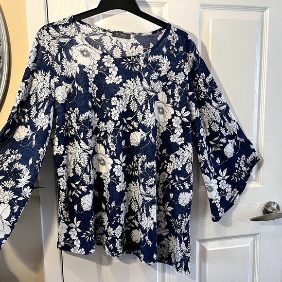 Mr. Max, blue and white floral blouse - Picture 2 of 6